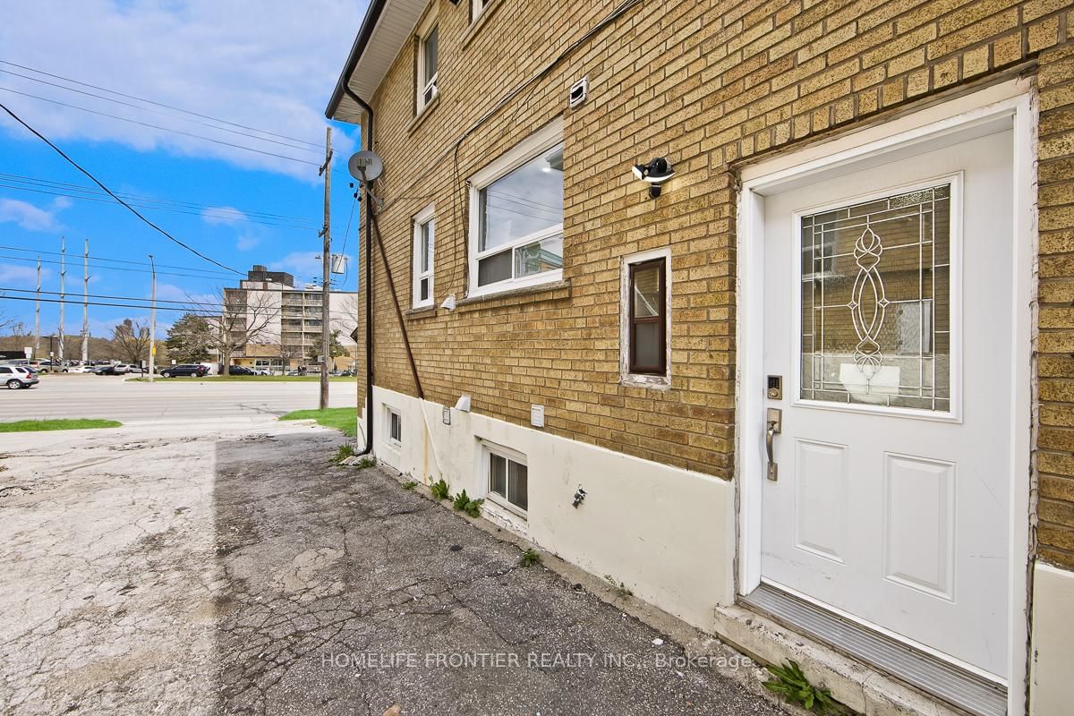 2953 Lawrence Avenue E, Unit upper - Photo 25