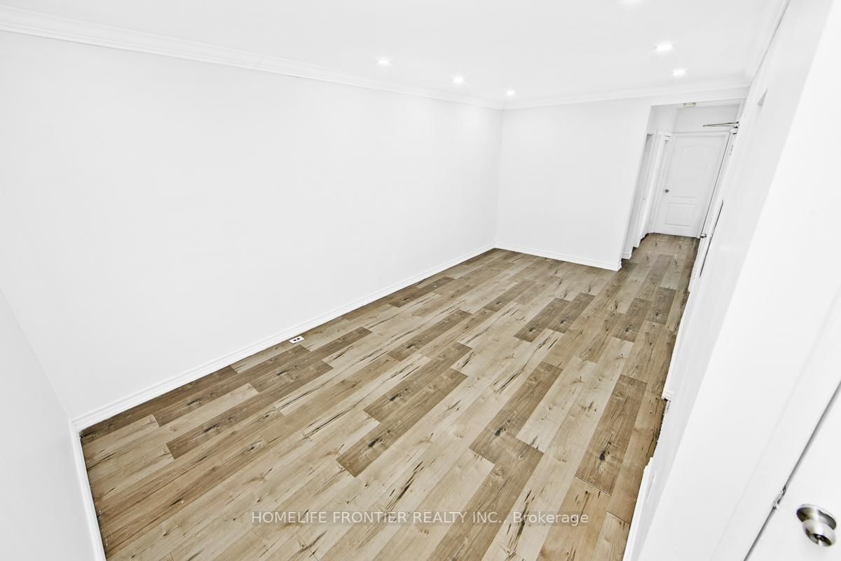 2953 Lawrence Avenue E, Unit upper - Photo 4