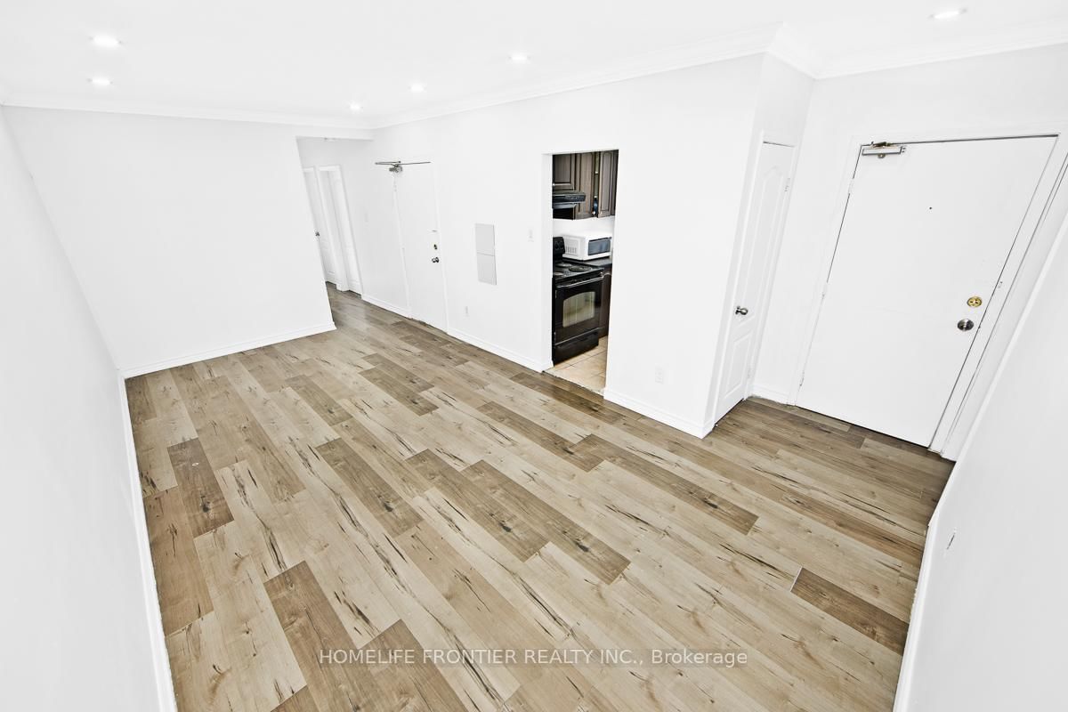 2953 Lawrence Avenue E, Unit upper - Photo 5