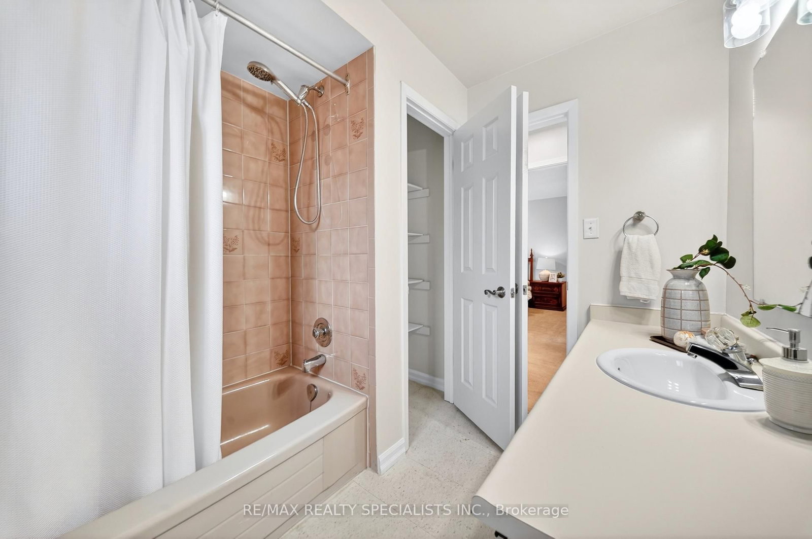 17 Payzac Avenue - Photo 34