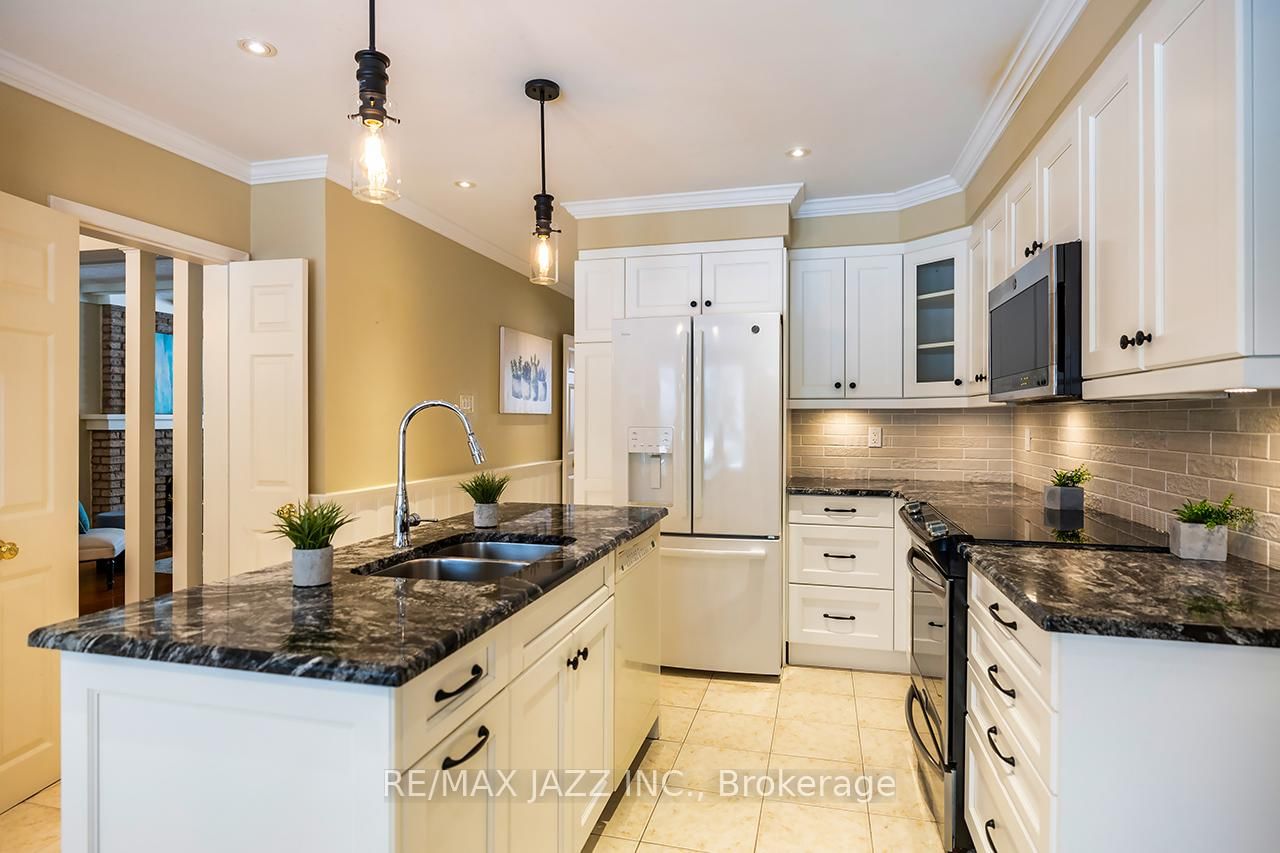 233 Wellington Street • Whitby, ON photo 18