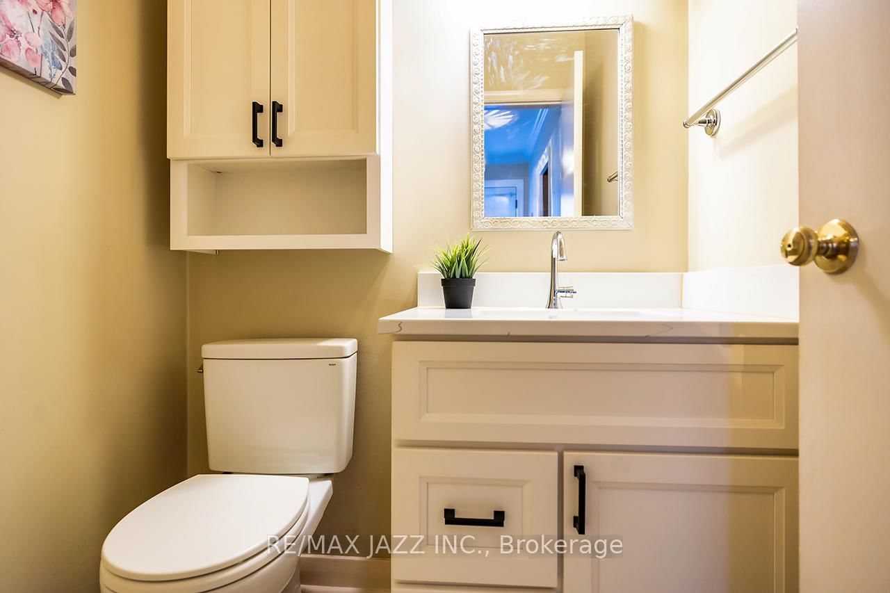 233 Wellington Street • Whitby, ON photo 24