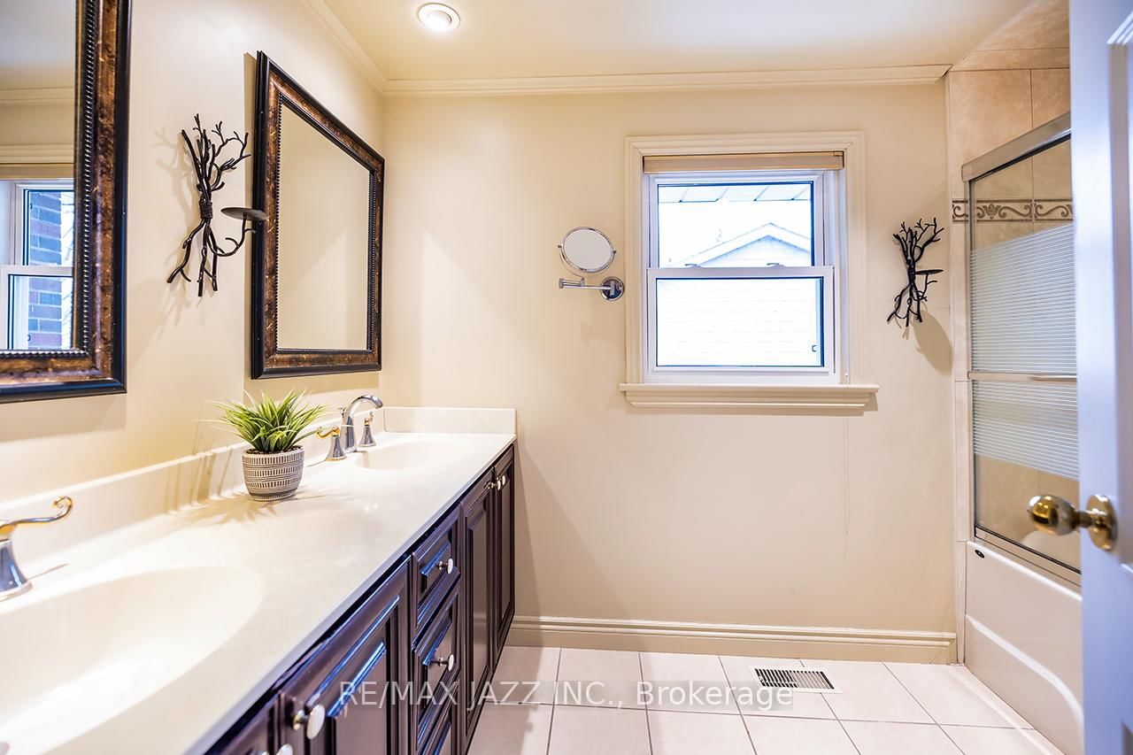233 Wellington Street • Whitby, ON photo 28