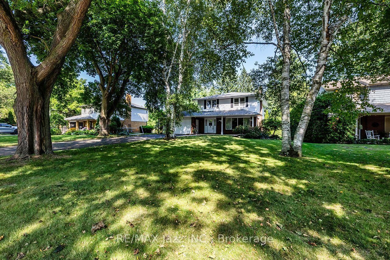 233 Wellington Street • Whitby, ON photo 3