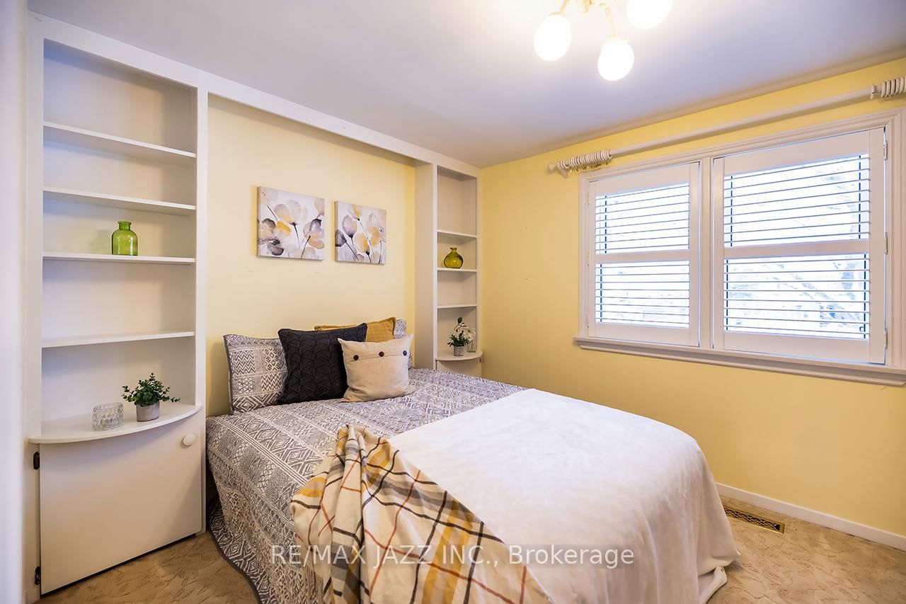 233 Wellington Street • Whitby, ON photo 32
