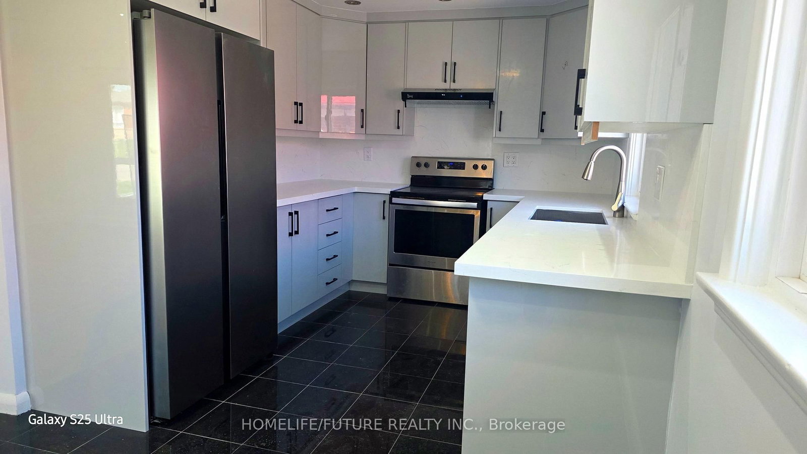 37 Miramar Crescent, Unit Upper - Photo 4