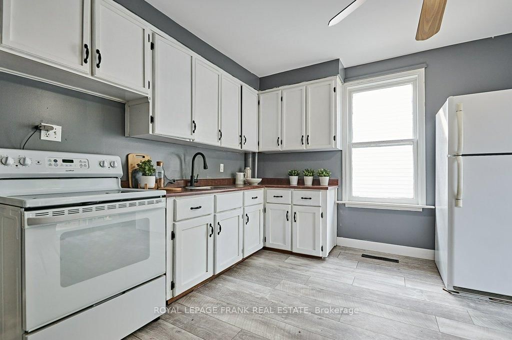 493 St. Lawrence Avenue - Photo 10