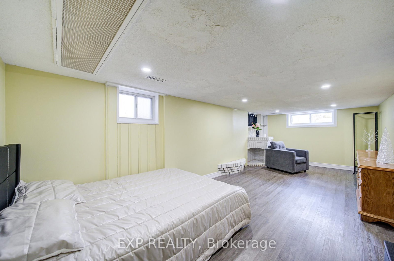 95 E Reidmount Avenue • Toronto, ON photo 18