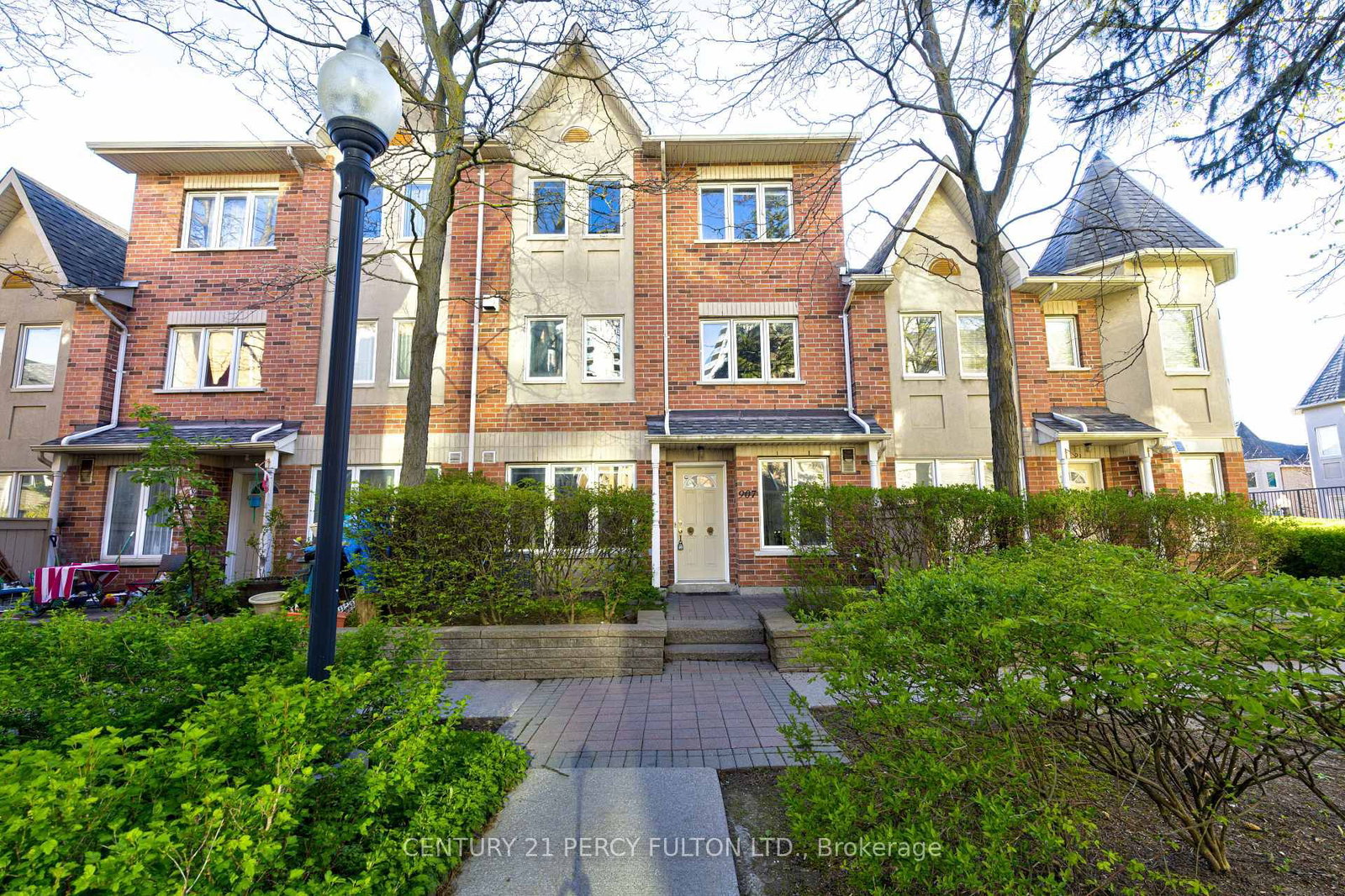 28 Rosebank Drive, Unit 907