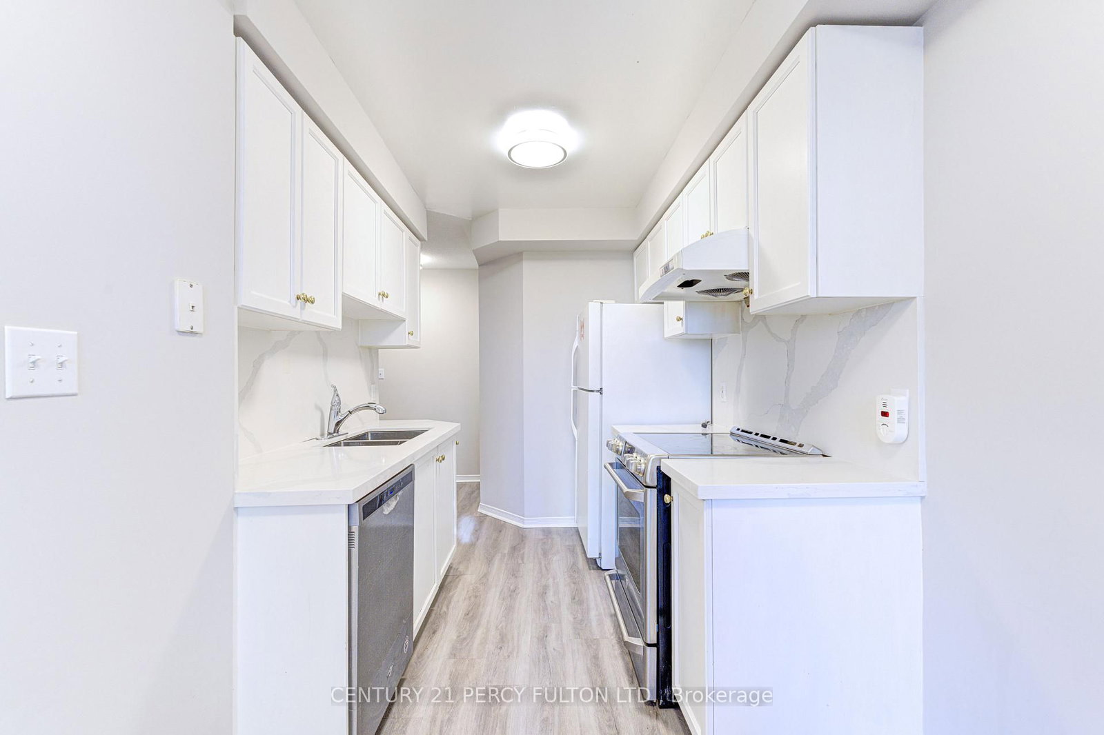 28 Rosebank Drive, Unit 907 - Photo 13