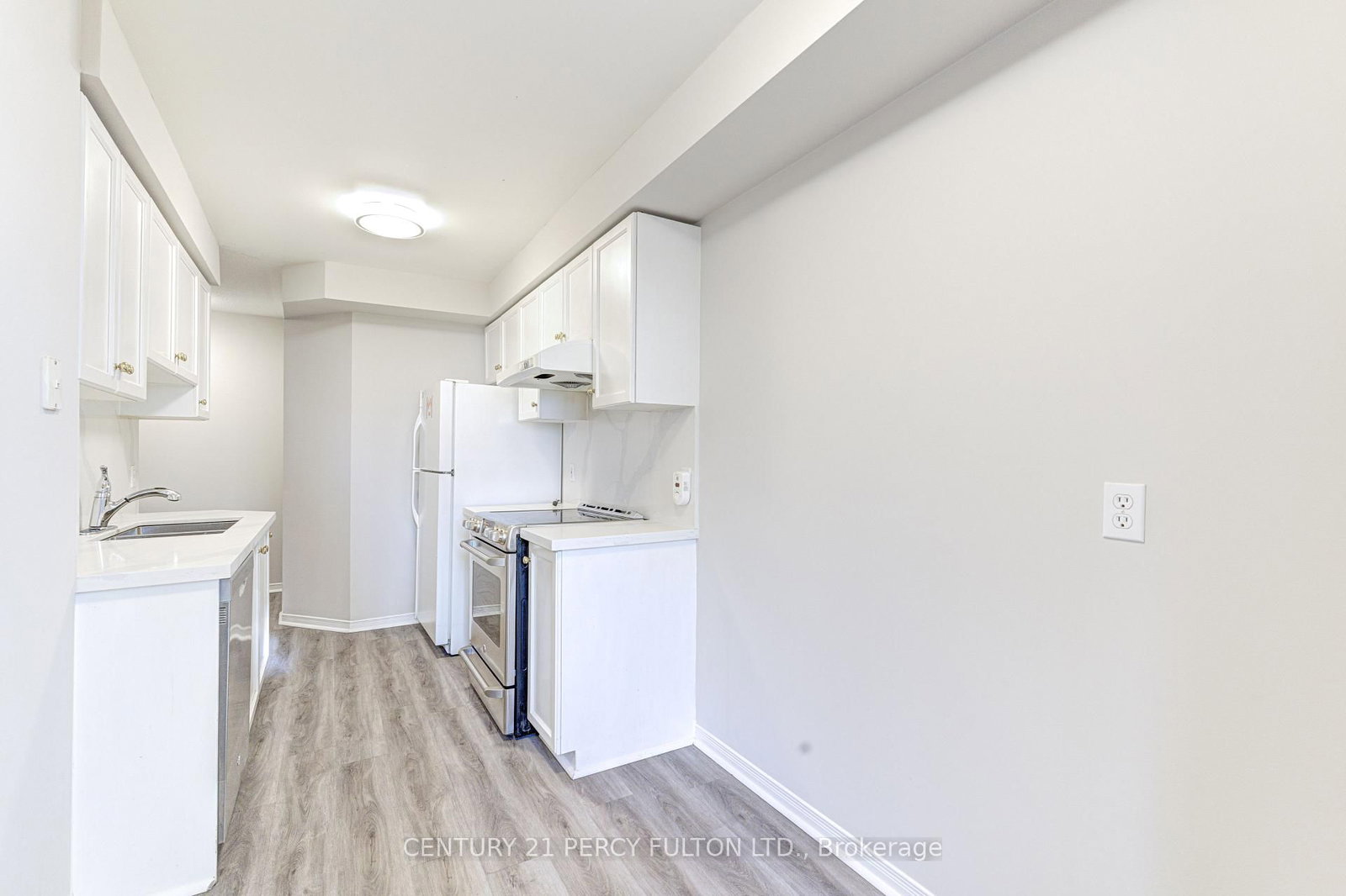 28 Rosebank Drive, Unit 907 - Photo 15