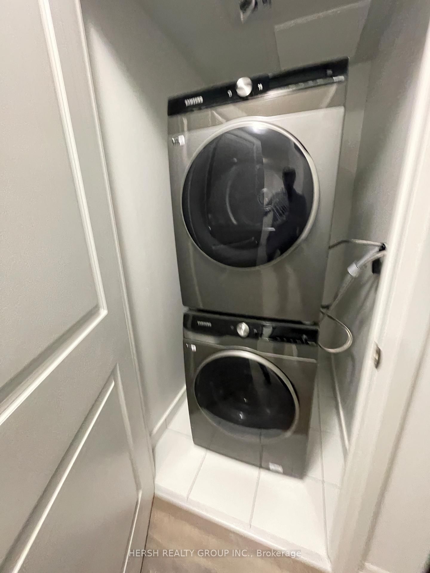 20 Meadowglen Place, Unit 522 - Photo 8