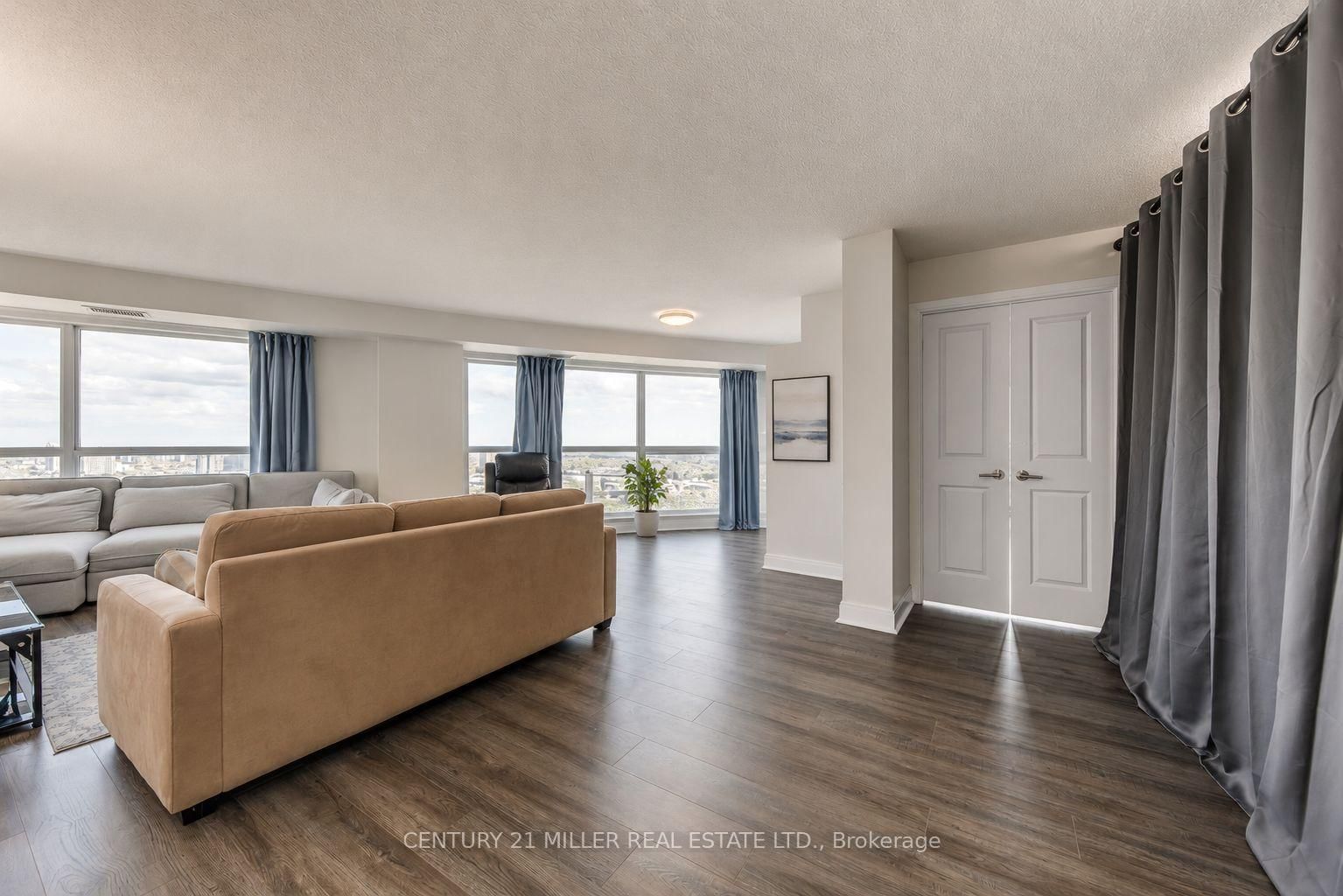 125 Village Green Square, Unit 3803 - Photo 5