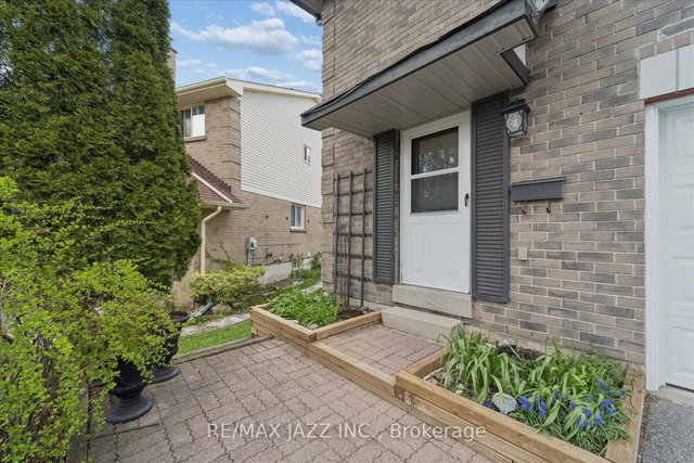 1360 Sunnybrae Crescent
