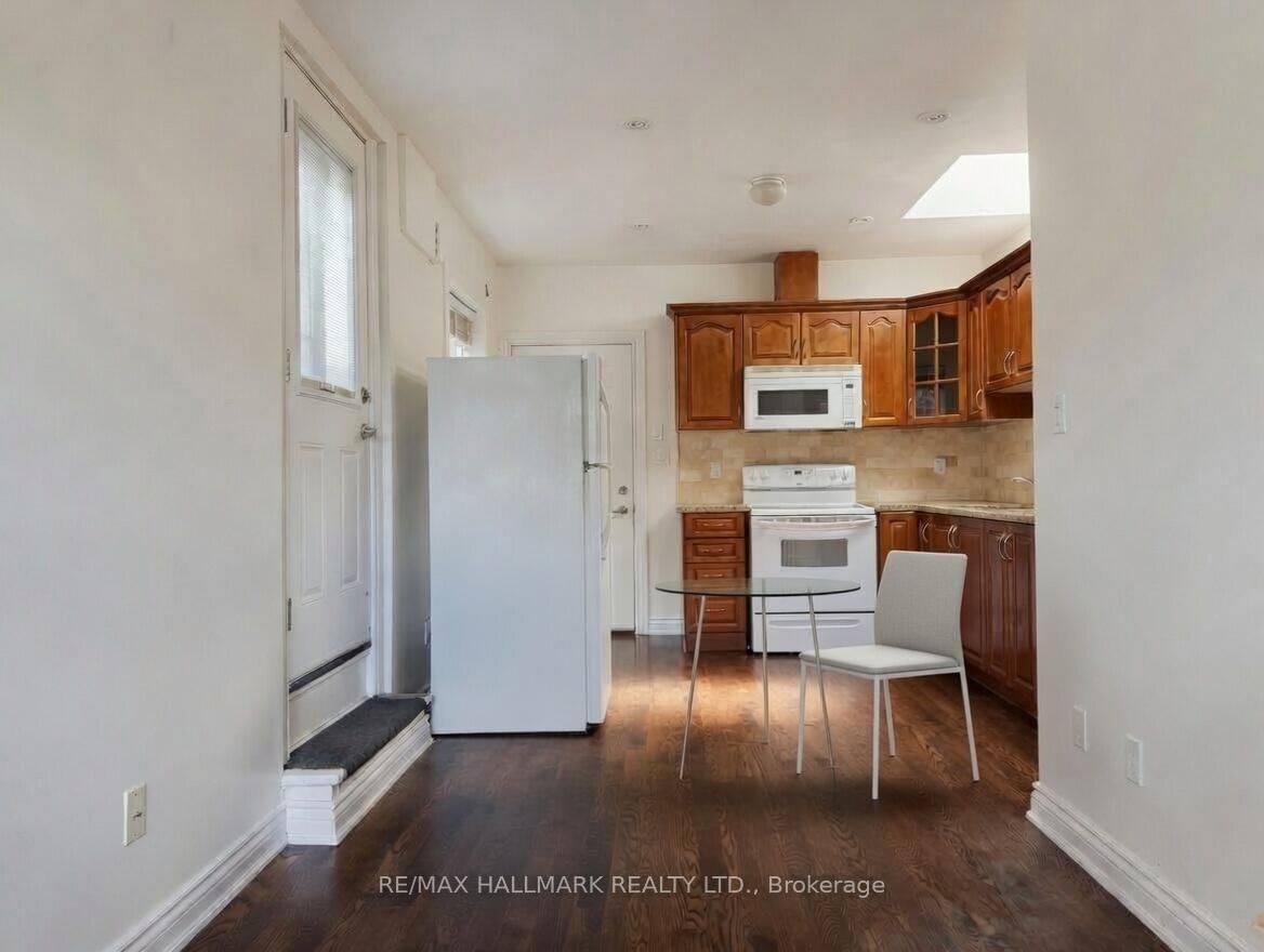 2038 Danforth Avenue, Unit 2 - Photo 9