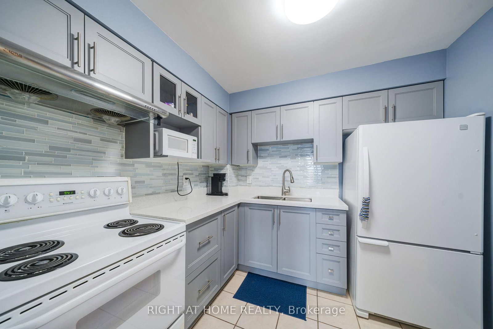15 Sewells Road, Unit 1005 - Photo 8