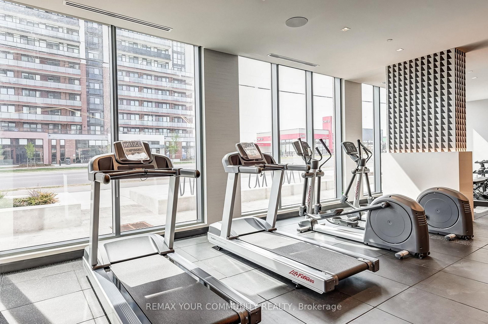 2545 Simcoe Street N, Unit 917 - Photo 16