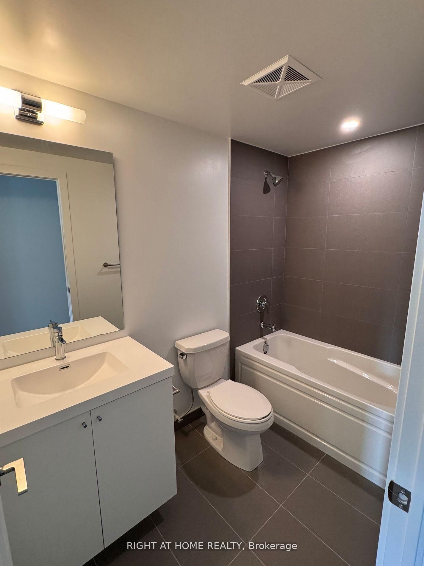 2545 Simcoe Street N, Unit 1015 - Photo 14
