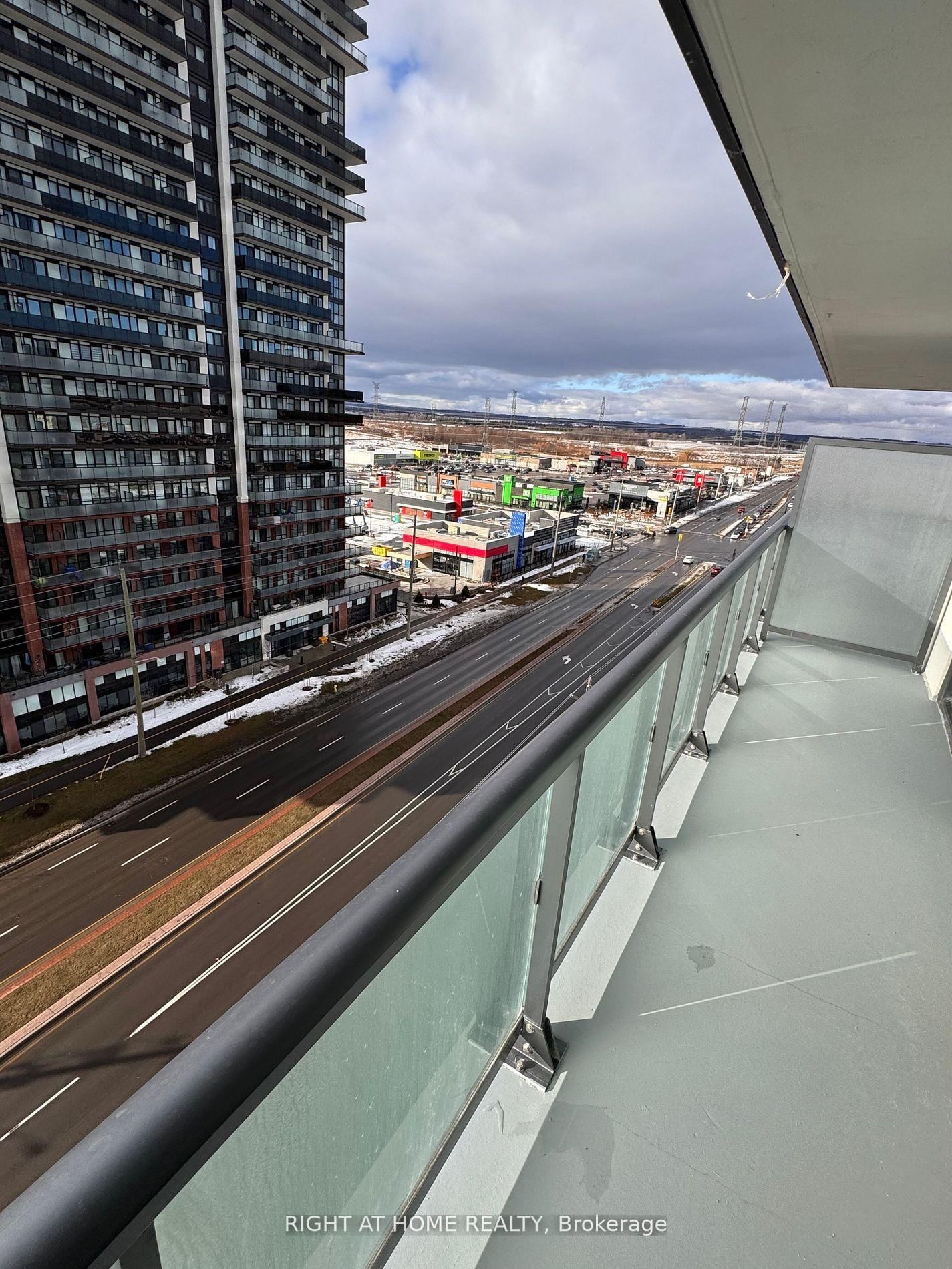 2545 Simcoe Street N, Unit 1015 - Photo 4