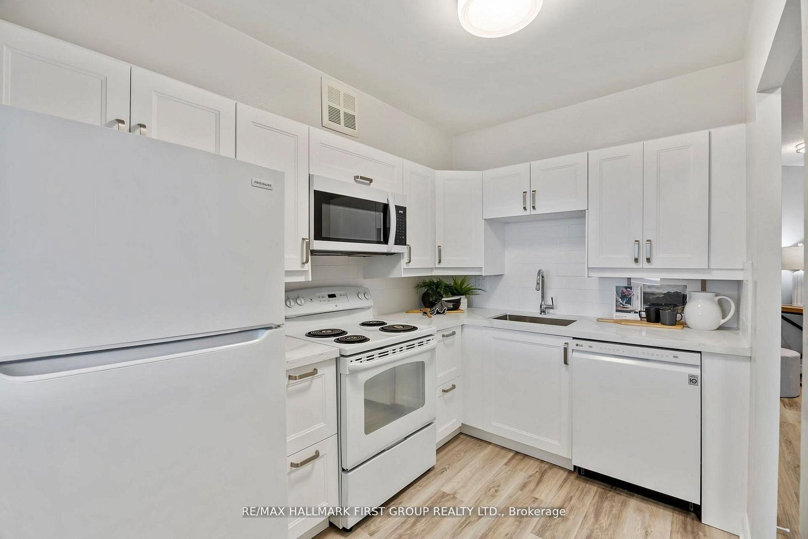 2 WESTNEY Road N, Unit 1109 - Photo 13