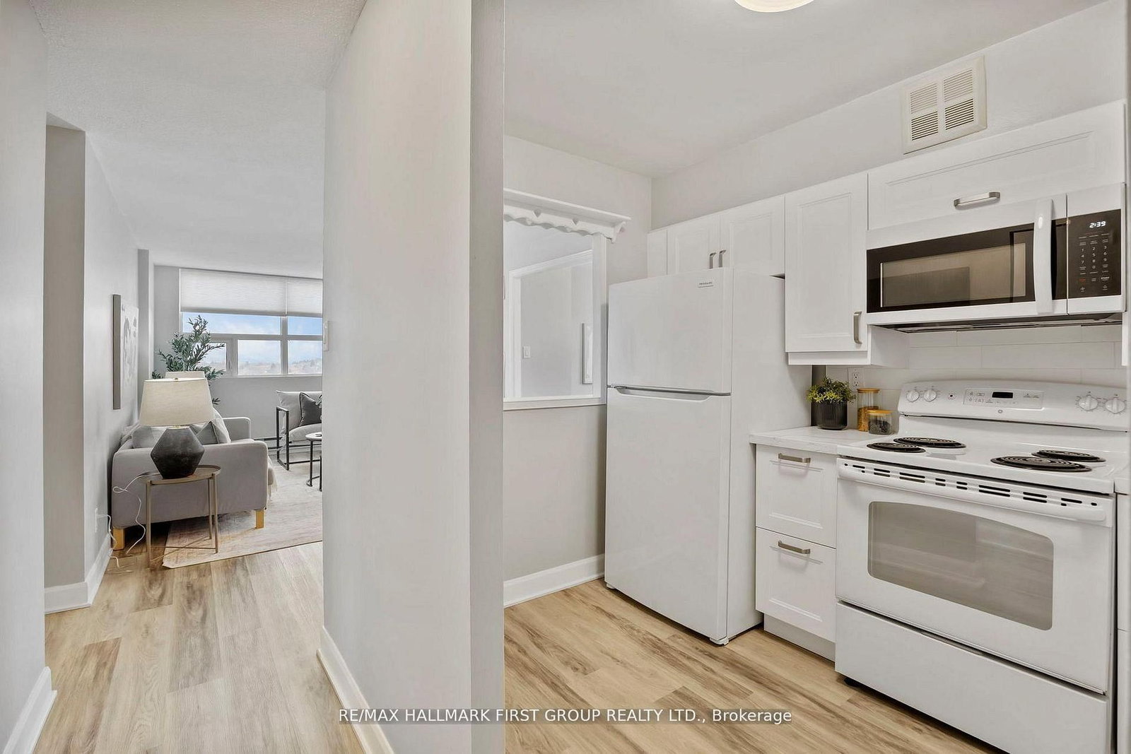 2 WESTNEY Road N, Unit 1109 - Photo 9