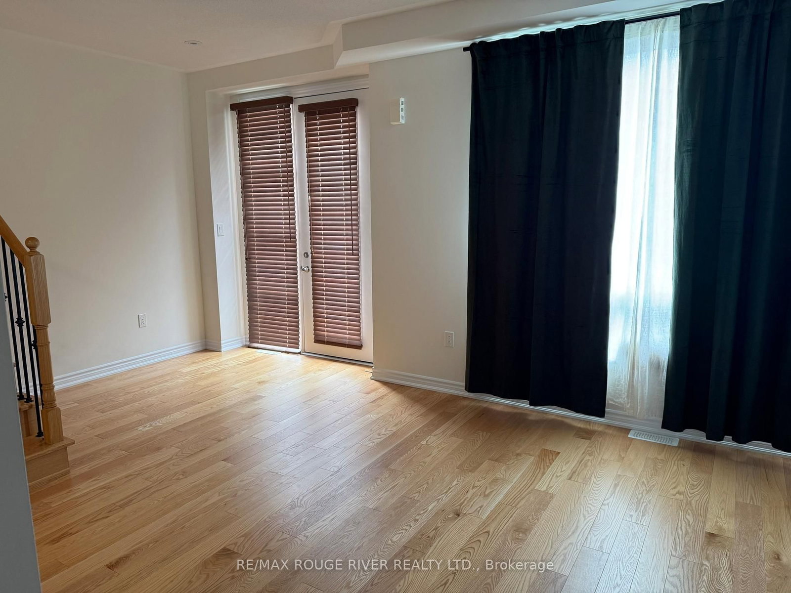 6715 Thickson Road N - Photo 10