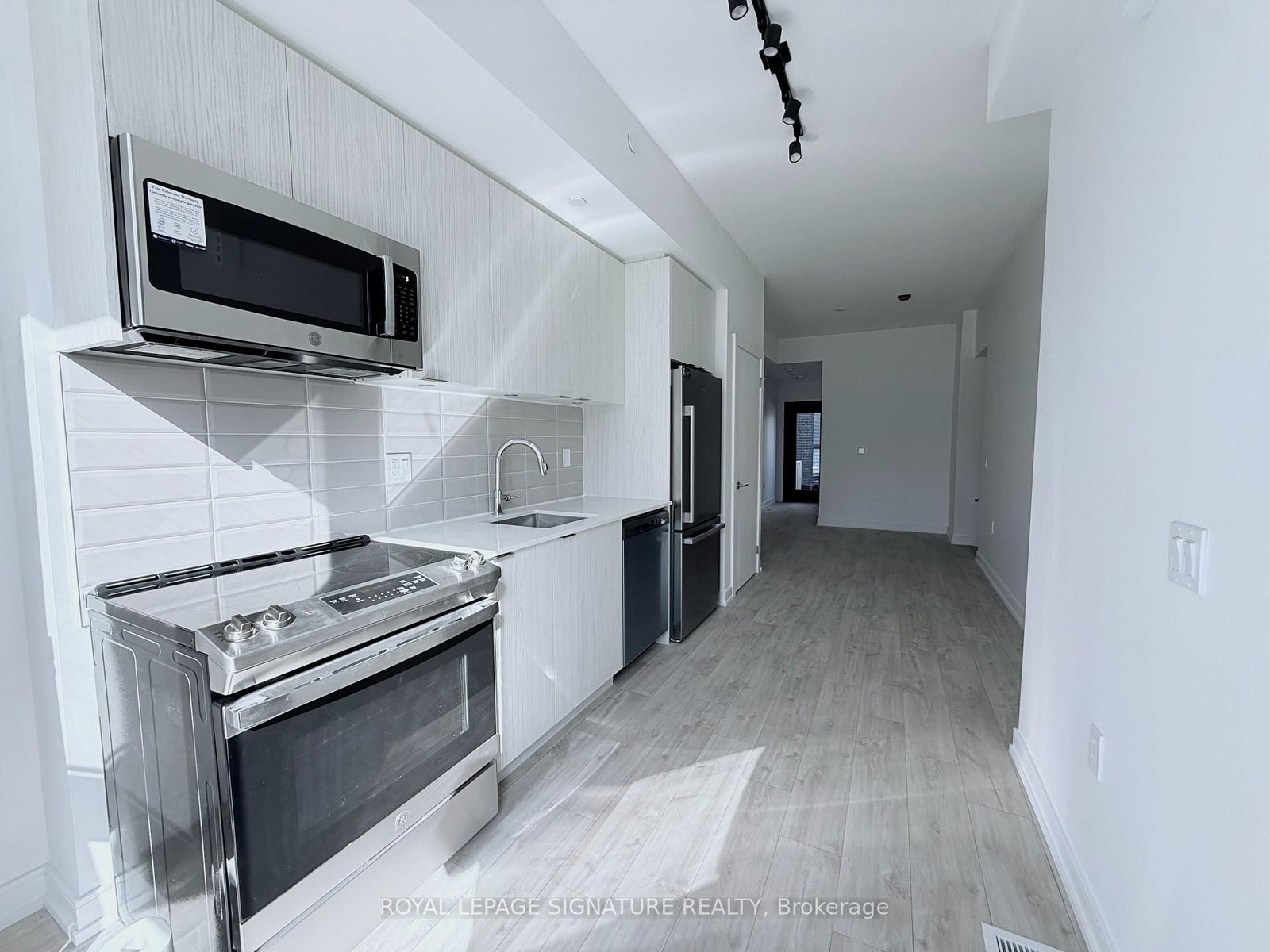168 Clonmore Drive, Unit 13 - Photo 2