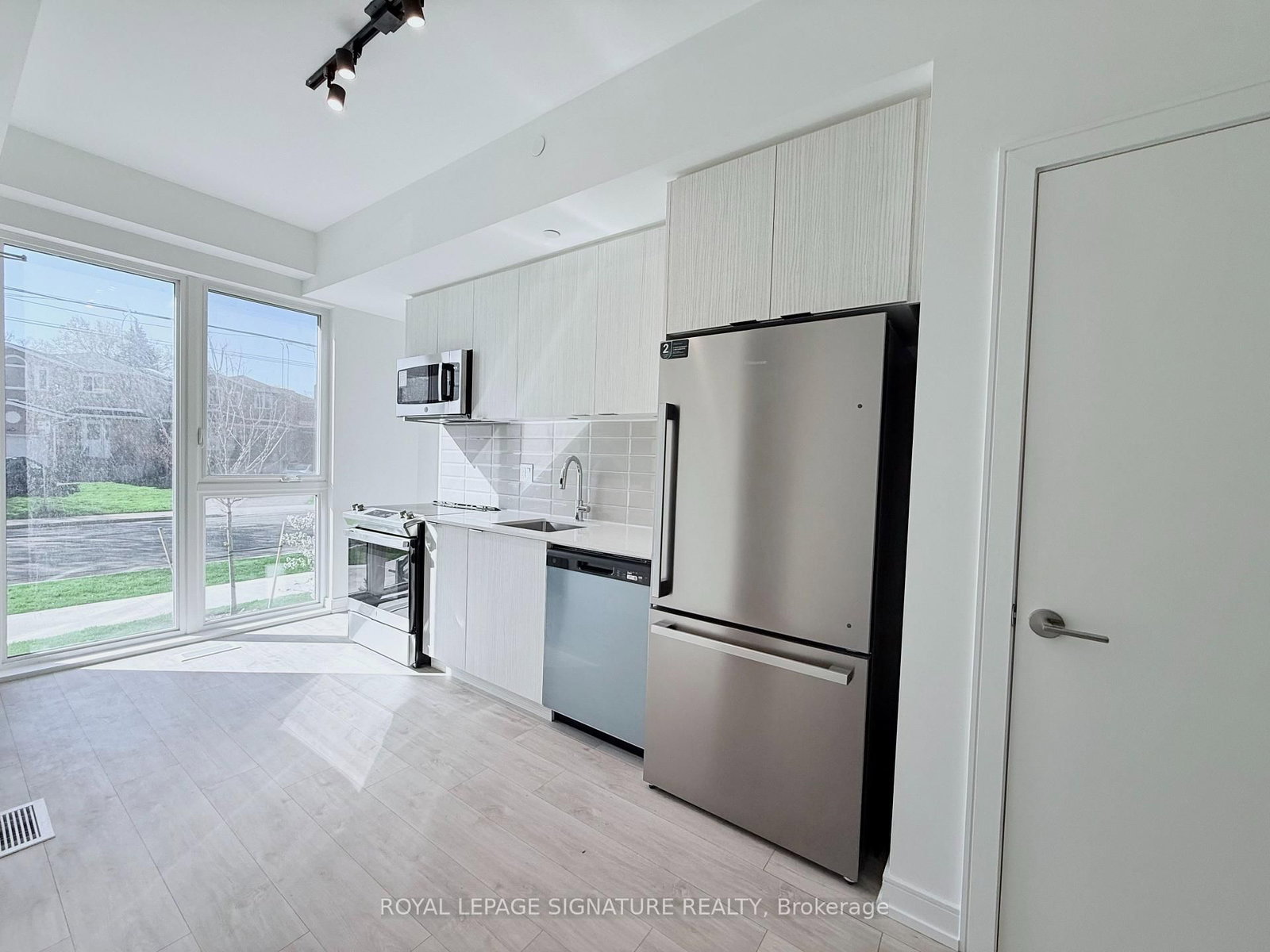 168 Clonmore Drive, Unit 13 - Photo 5