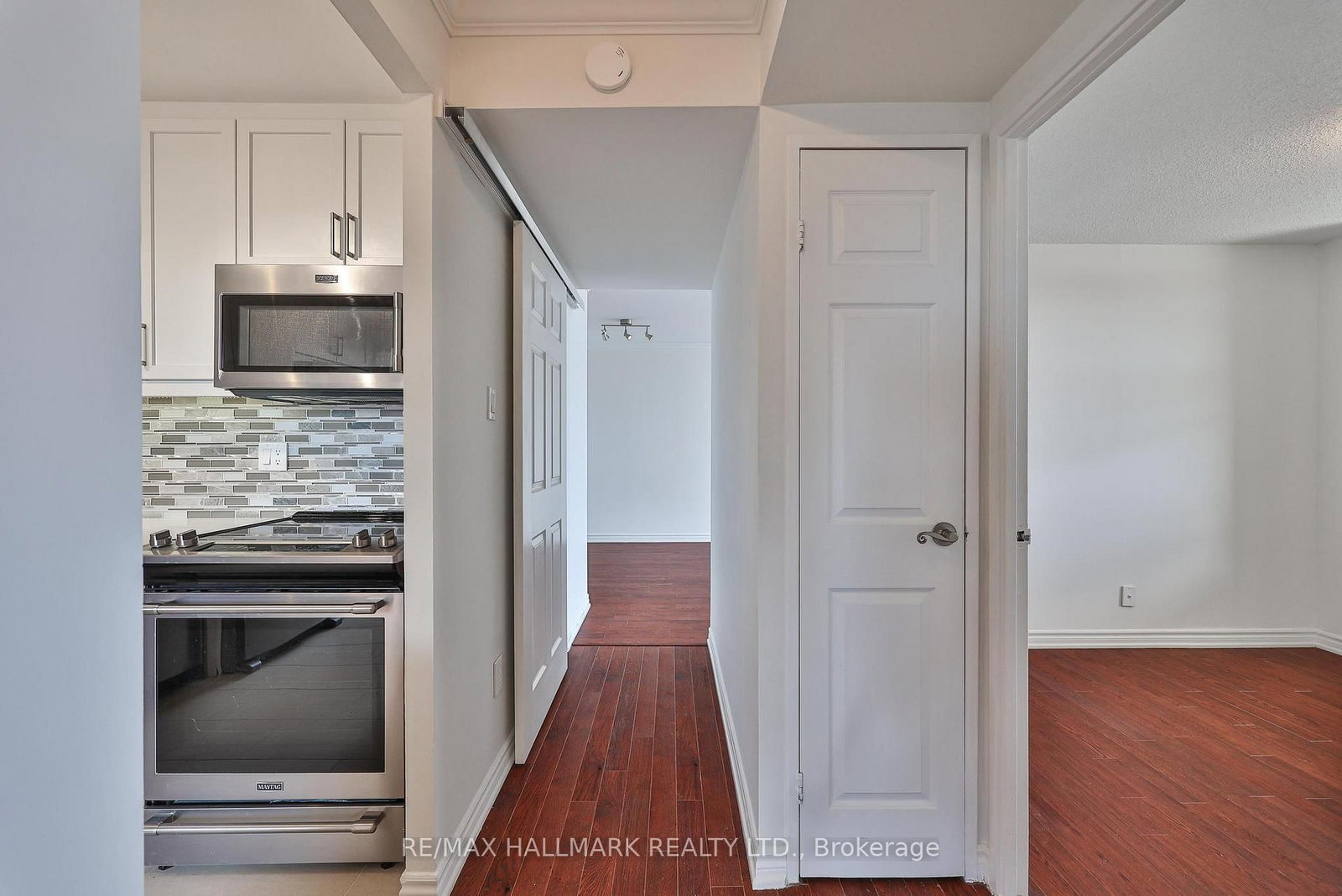 66 Falby Court, Unit 602 - Photo 32