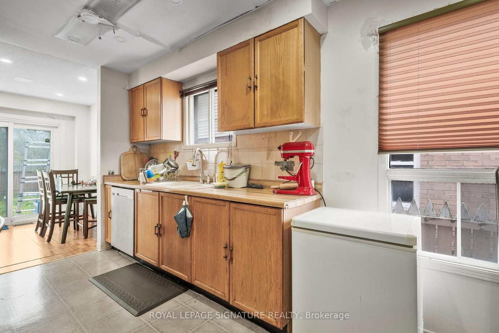 1405 Anton Square - Photo 13