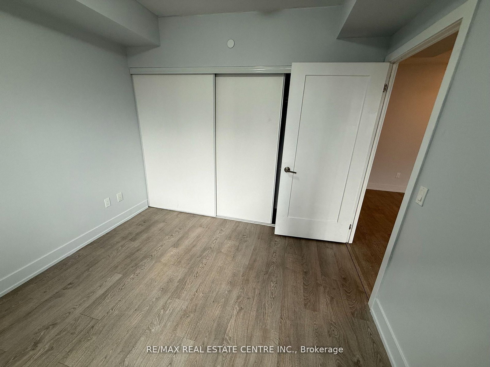 2250 Simcoe Street, Unit 1213 - Photo 8