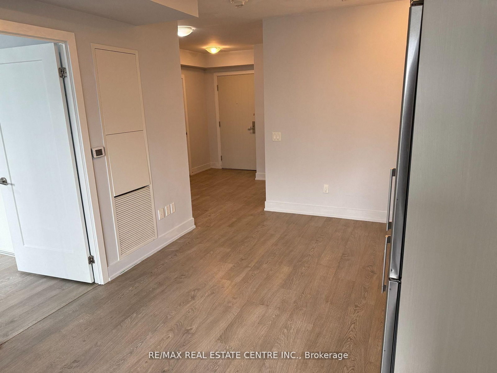 2250 Simcoe Street, Unit 1213 - Photo 9
