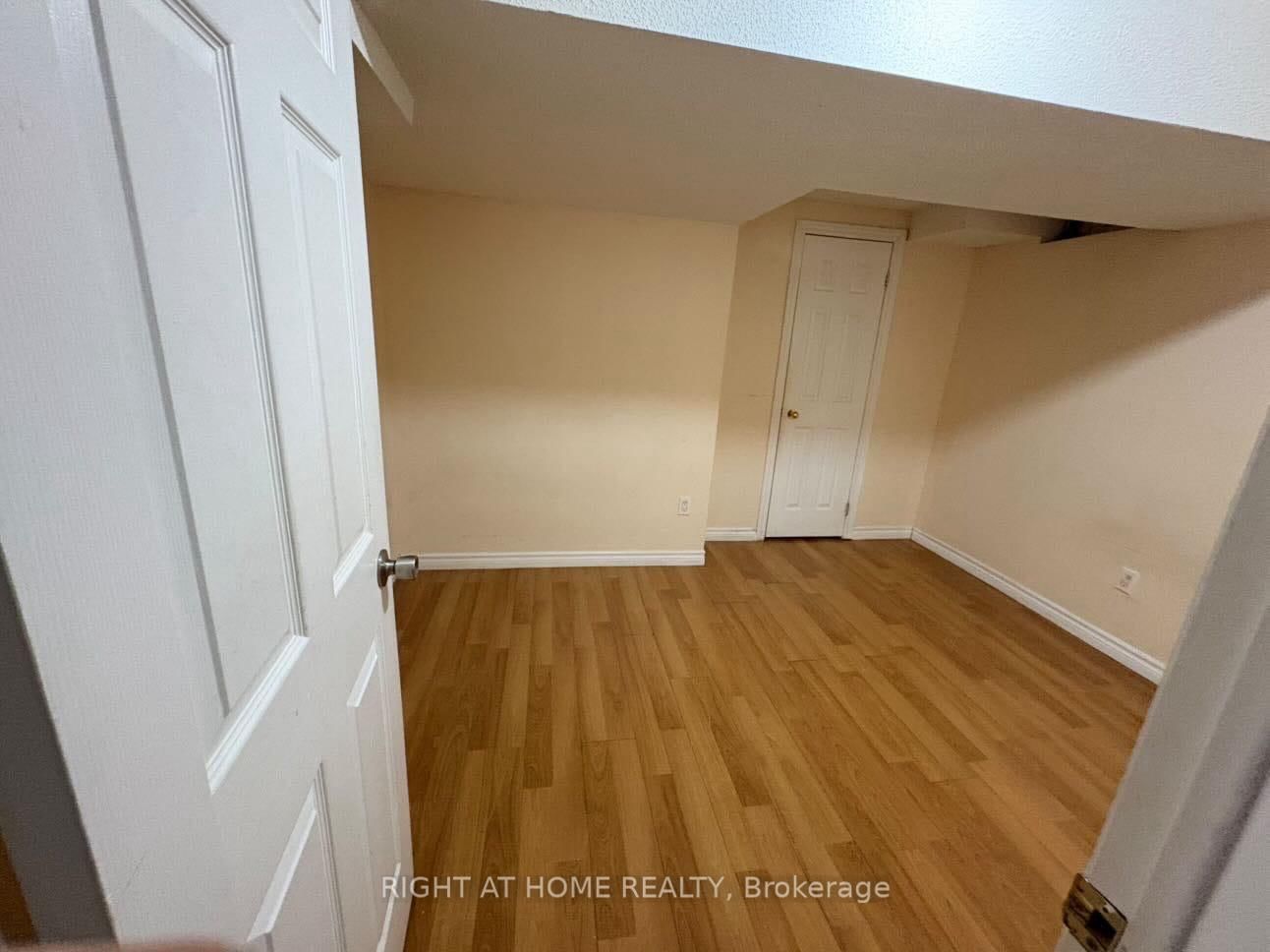 37 Willcocks Crescent N - Photo 8
