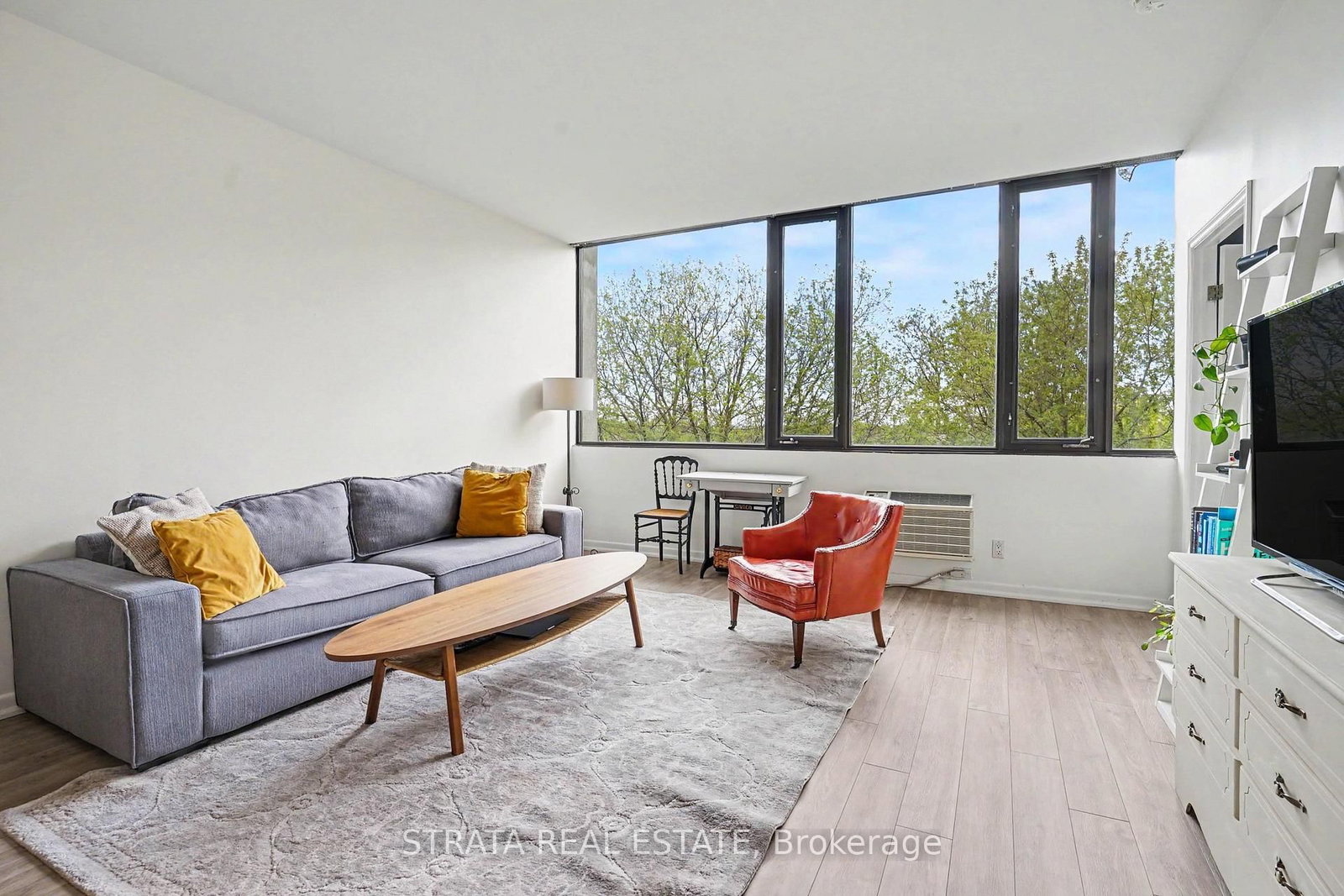 300 Coxwell Avenue, Unit 406 - Photo 3