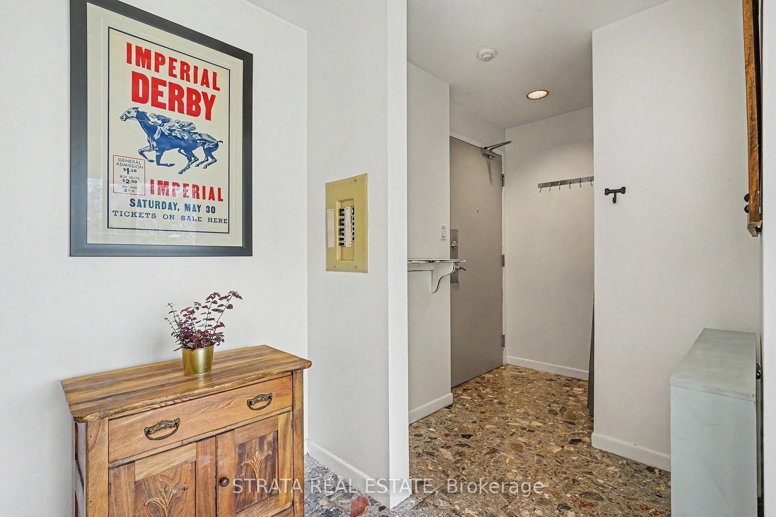 300 Coxwell Avenue, Unit 406 - Photo 6
