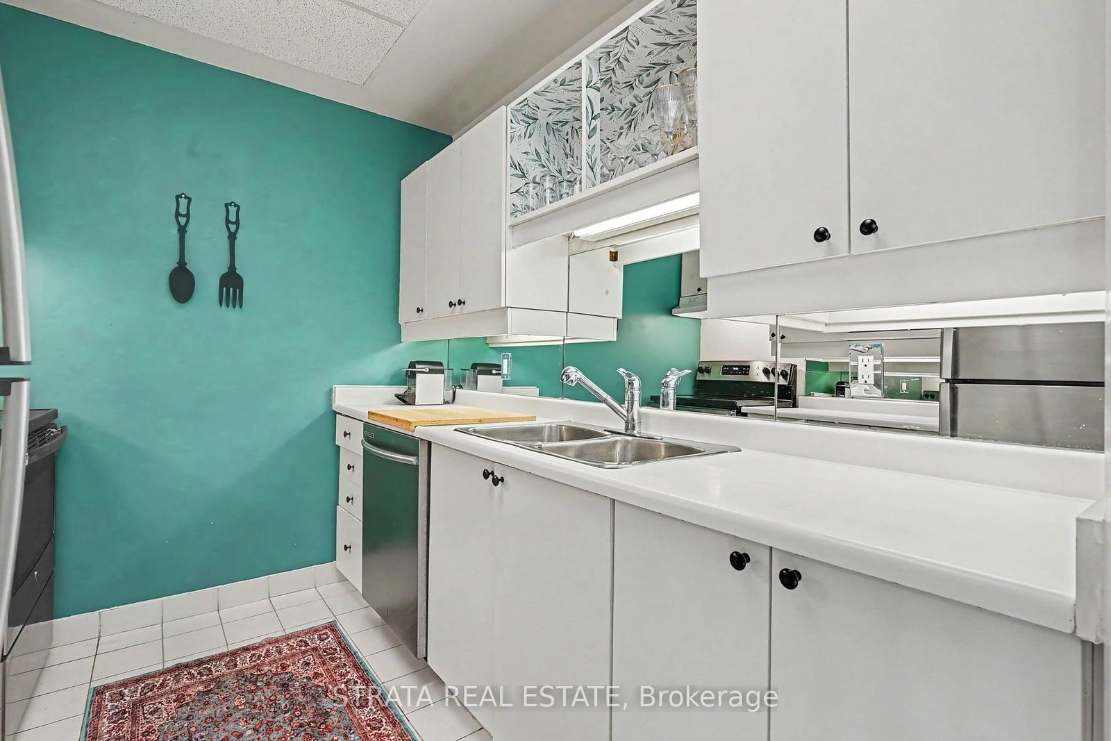 300 Coxwell Avenue, Unit 406 - Photo 8