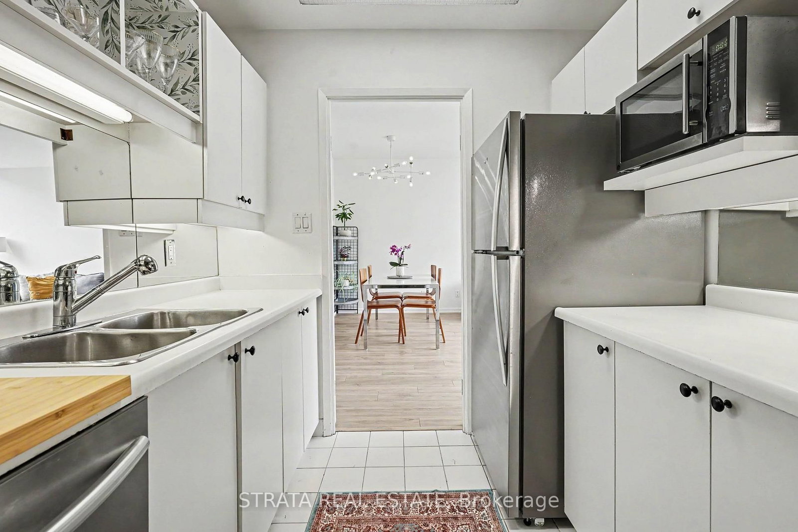 300 Coxwell Avenue, Unit 406 - Photo 9