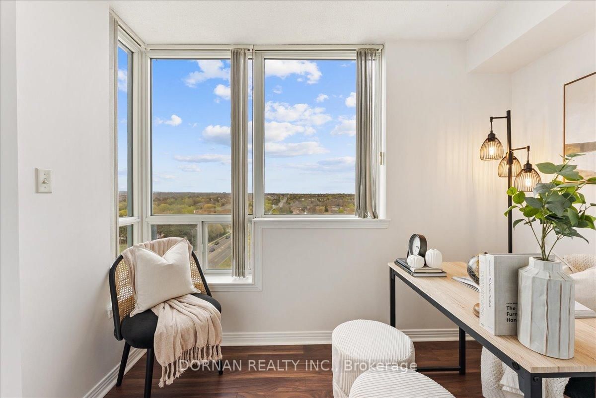 711 Rossland Road E, Unit 1112 - Photo 20