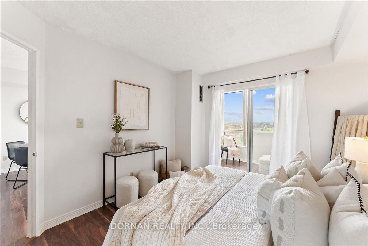 711 Rossland Road E, Unit 1112 - Photo 23