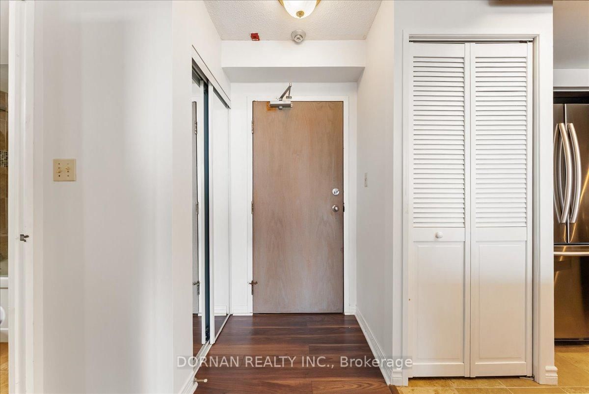 711 Rossland Road E, Unit 1112 - Photo 4