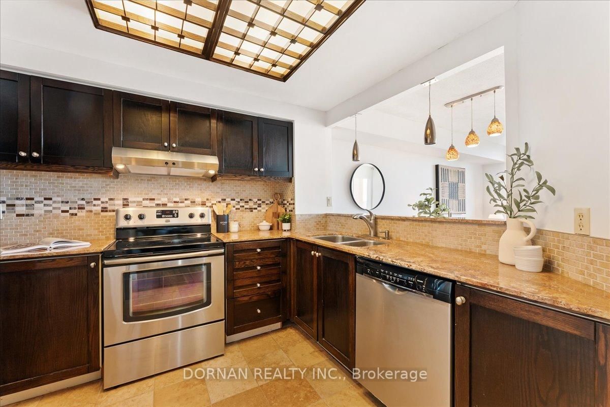 711 Rossland Road E, Unit 1112 - Photo 6
