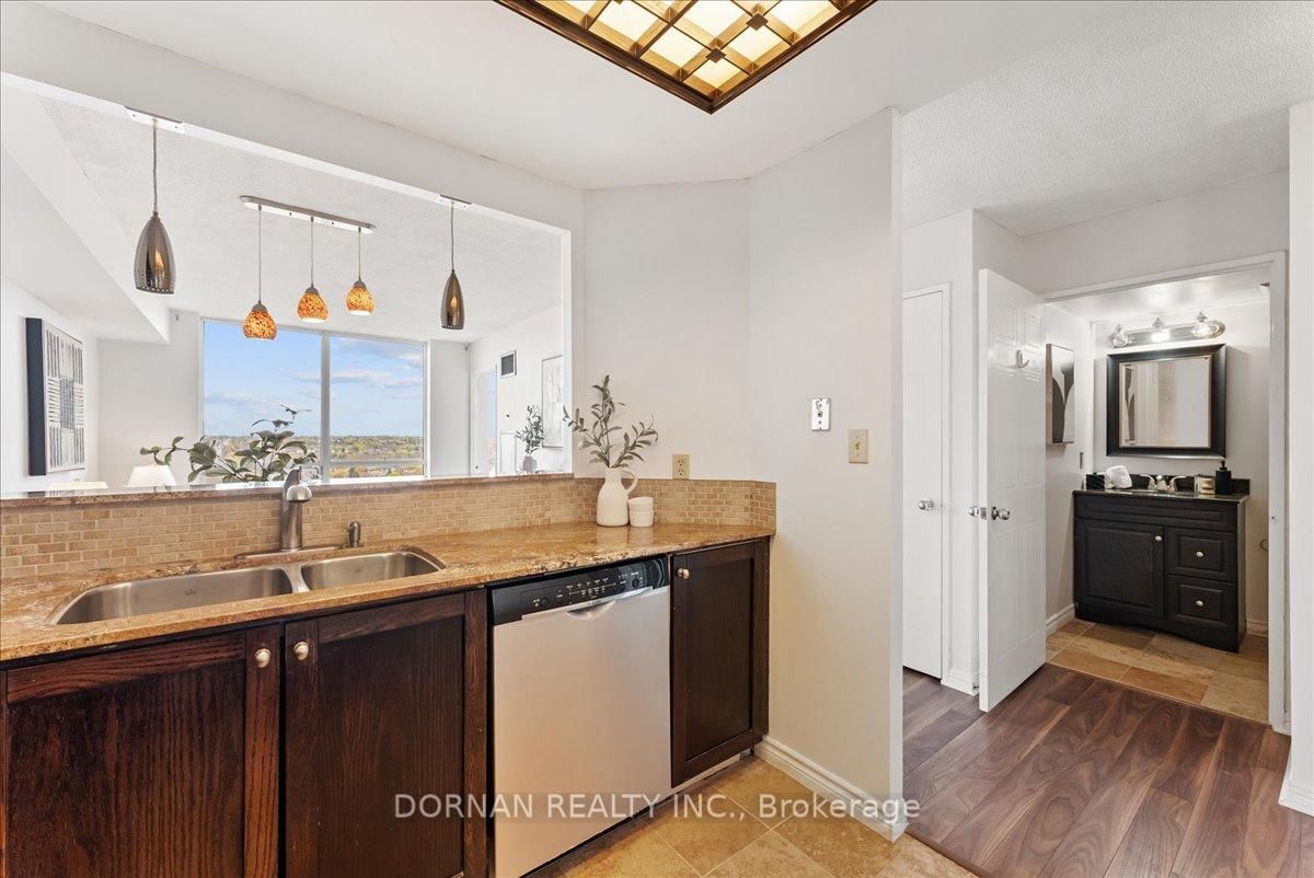 711 Rossland Road E, Unit 1112 - Photo 9