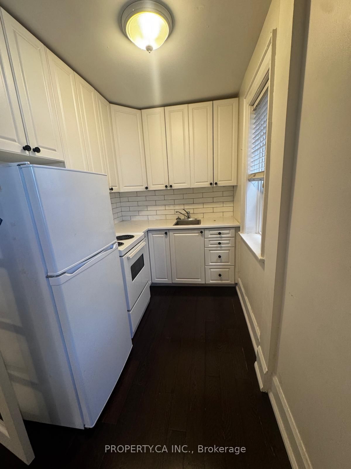 849 Broadview Avenue E, Unit 19 - Photo 4