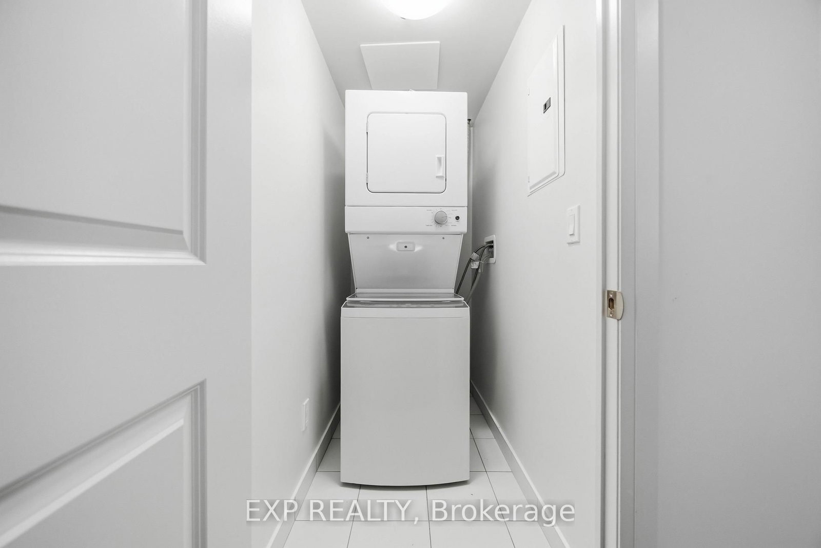 20 Meadowglen Place, Unit 2710 - Photo 10