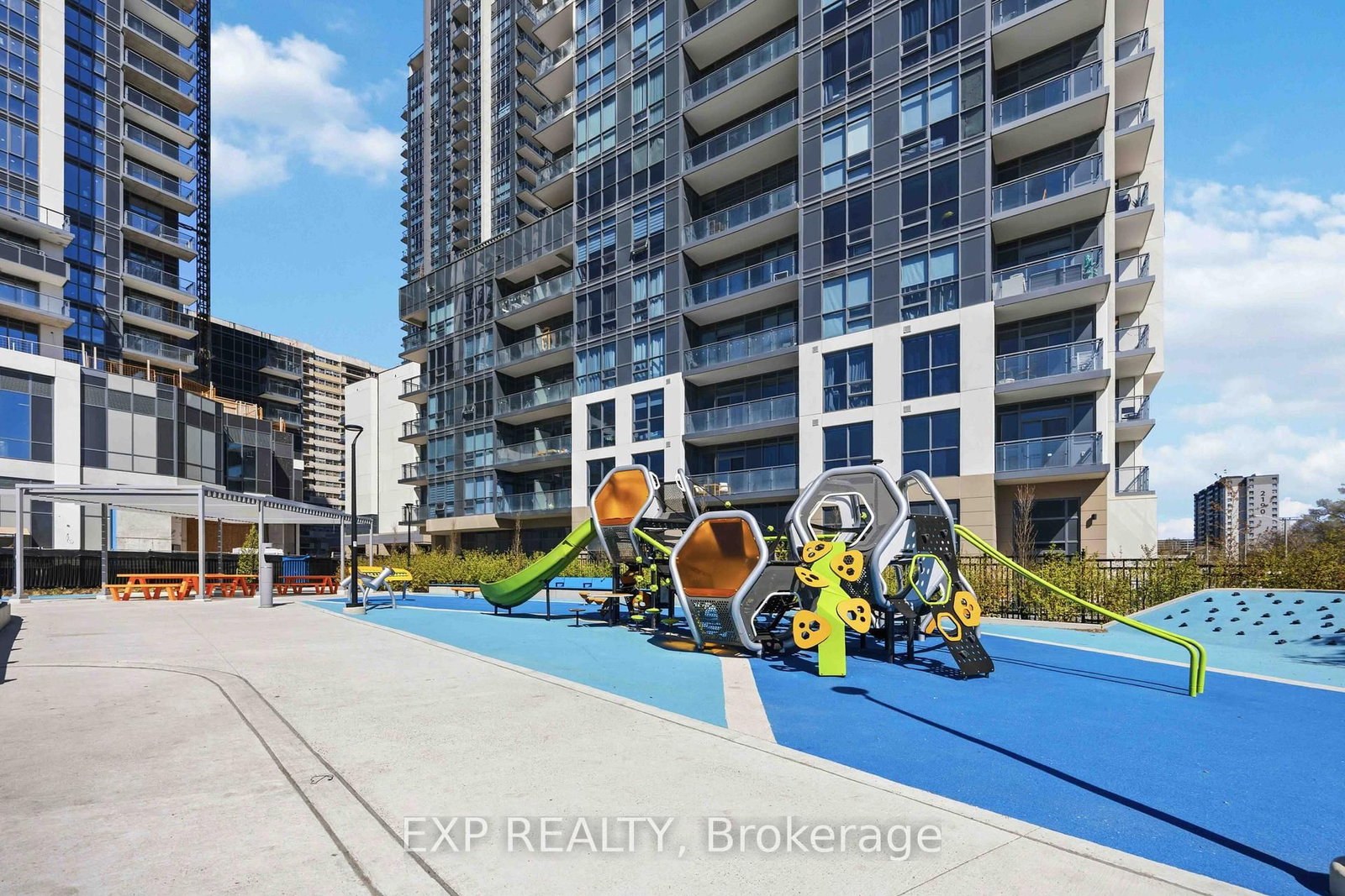 20 Meadowglen Place, Unit 2710 - Photo 19