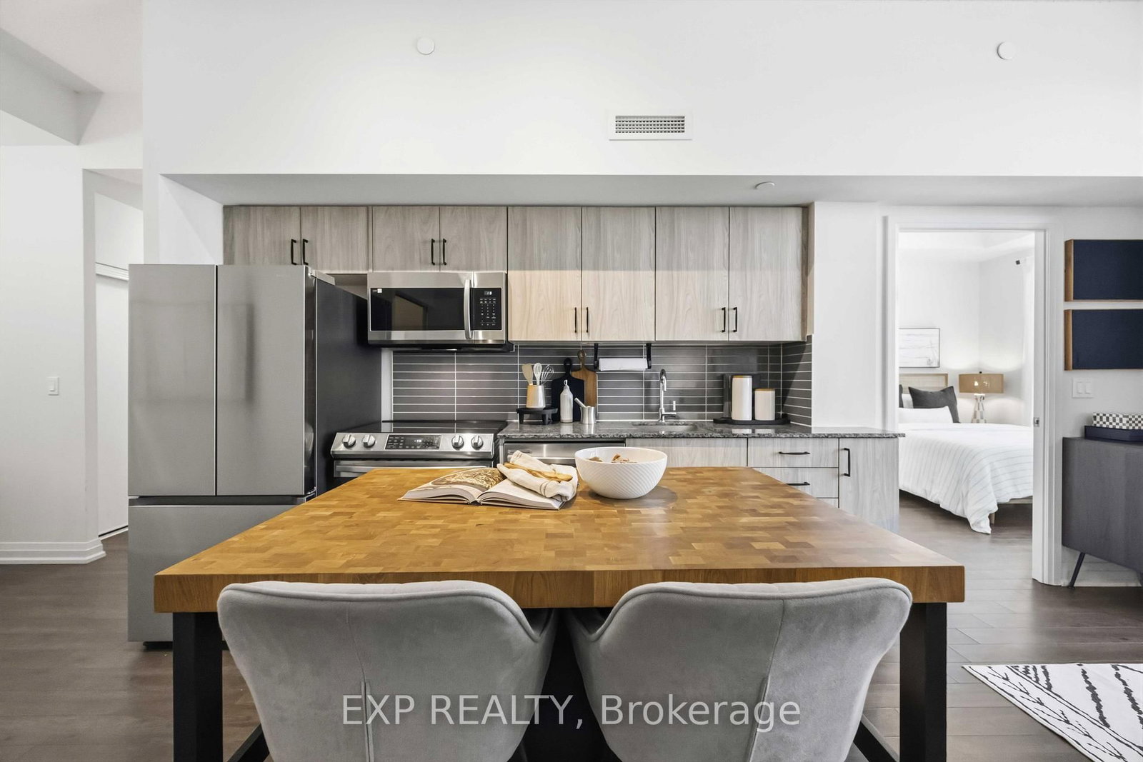 20 Meadowglen Place, Unit 2710 - Photo 3