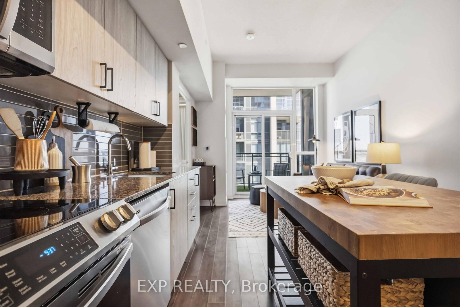 20 Meadowglen Place, Unit 2710 - Photo 4