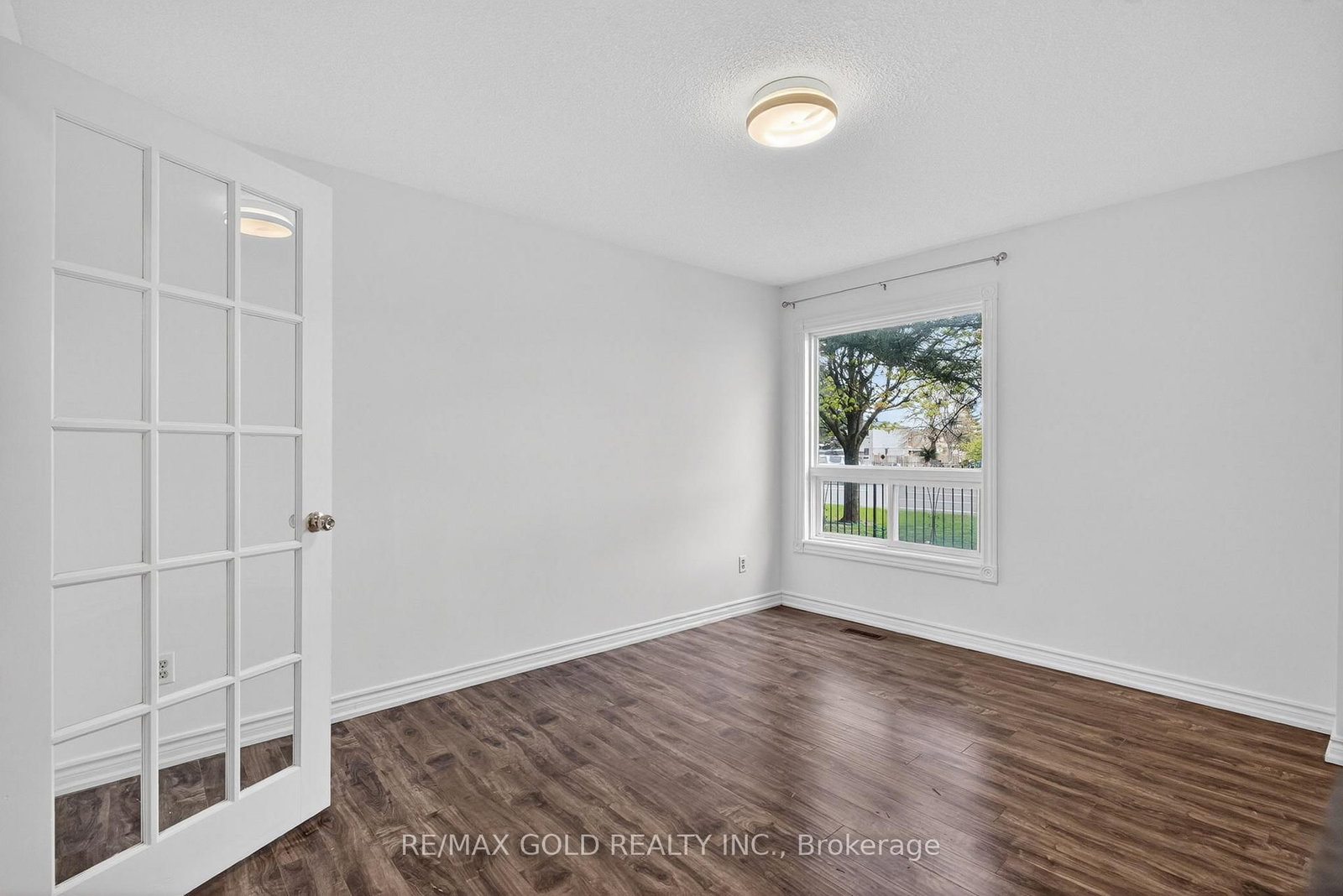43 Saintsbury Square - Photo 11