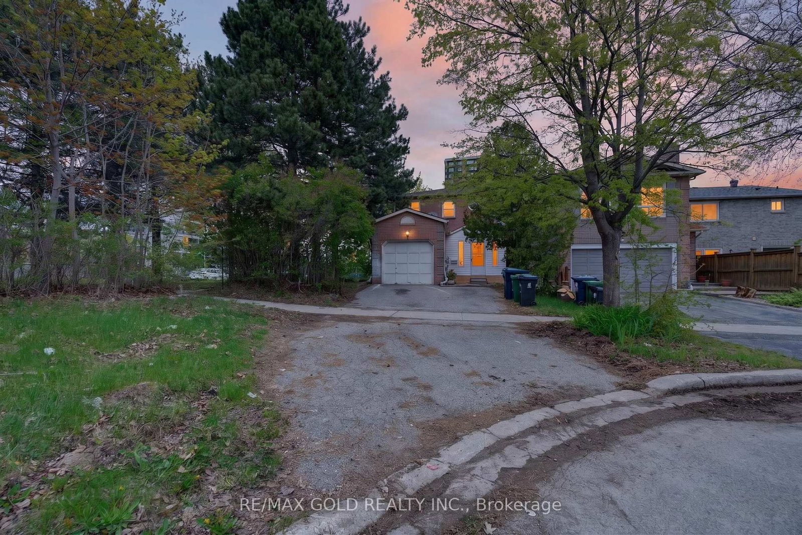 43 Saintsbury Square - Photo 2