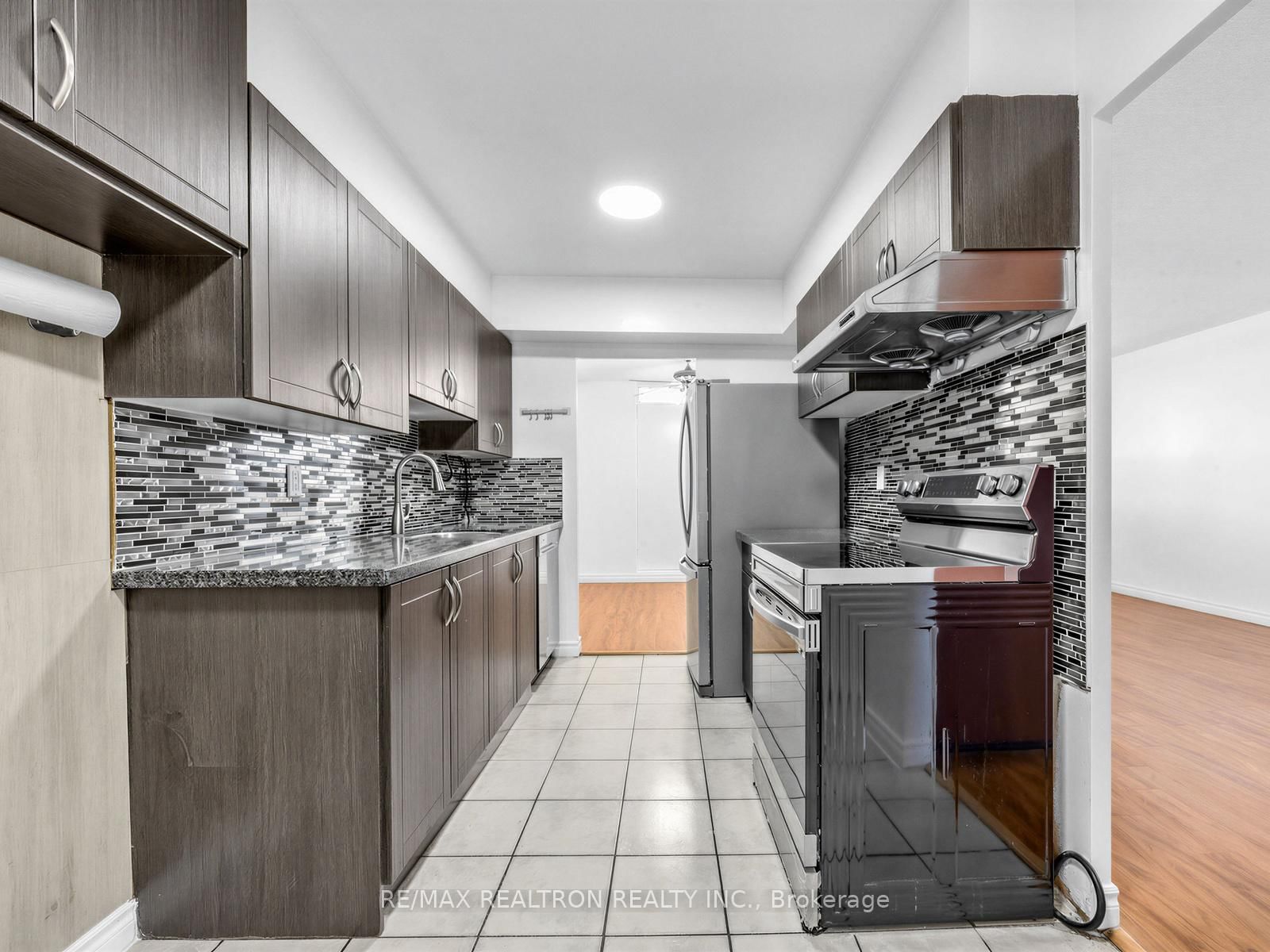 180 Markham Road, Unit 501 - Photo 14